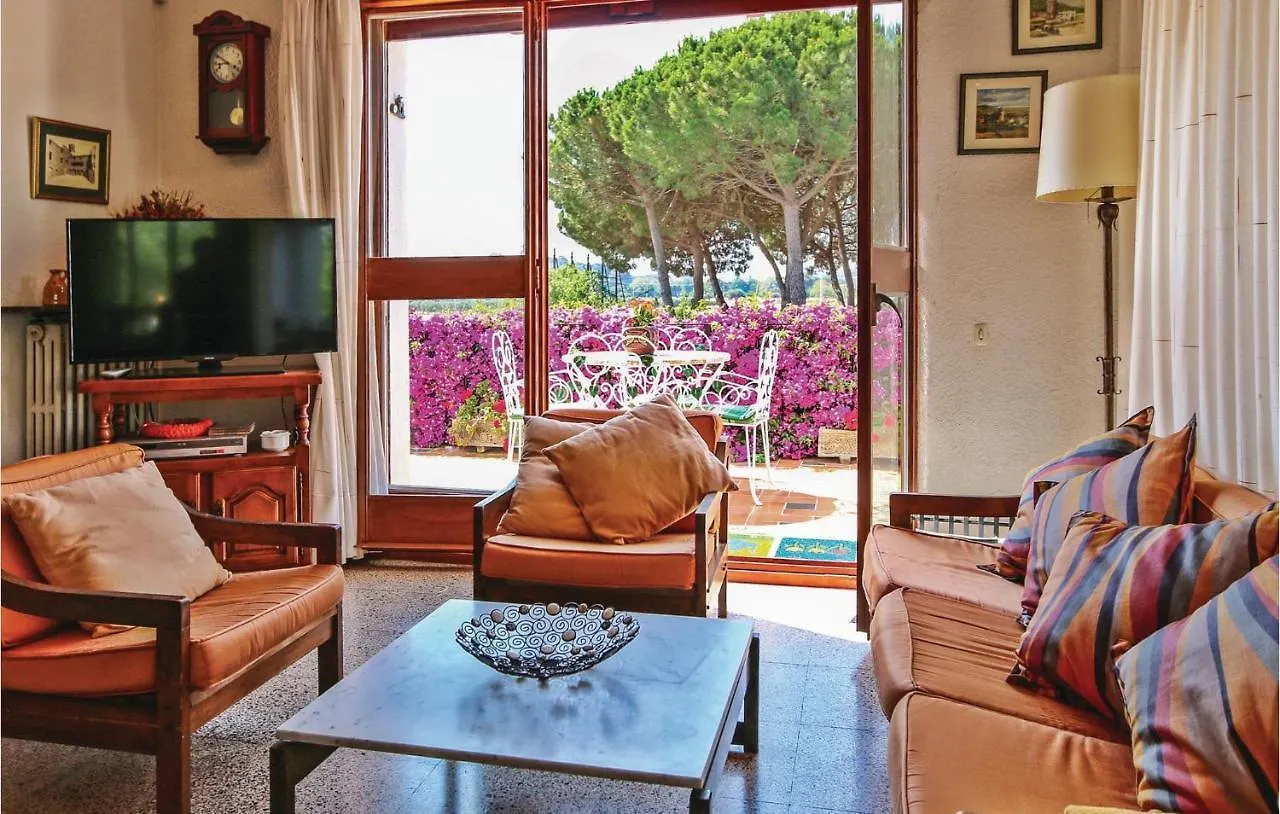 Cozy Home In Calonge With Kitchen İspanya